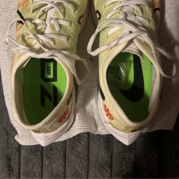 Nike Gradient Yellow Pegasus Sneakers excellent condition 8.5 - Picture 5 of 9